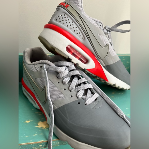 Nike Shoes - Nike airmax women’s grey and pink- size 7.5